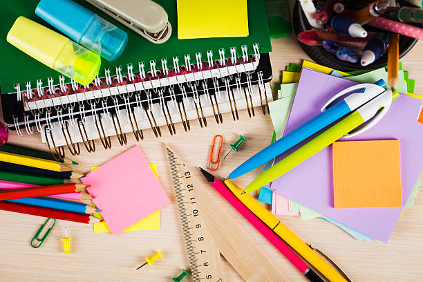 Material de oficina: Indispensable para un ámbito laboral funcional.